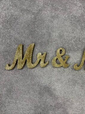 Gold Mr & Mrs Table Sign